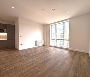 Sheila House, Fleet, Hampshire, GU51 - Photo 6