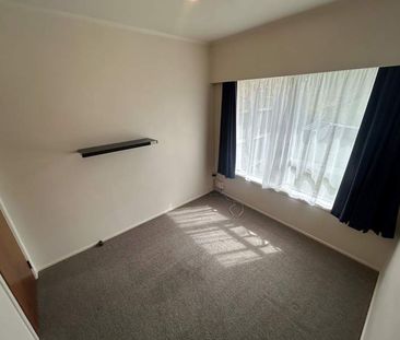 Glenfield, 2/16A Diana Drive - Photo 2