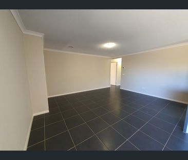 67 Albert Drive, Melton South, Vic 3338 - Photo 4