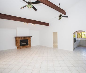 Family Home with a Pool - Move in Before Christmas! - Photo 1