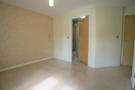2 bedroom ground floor flat to rent - Photo 4