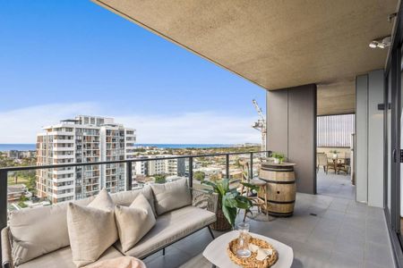Luxurious "Onyx" Sub Penthouse - Photo 2