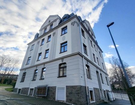 5-Raum-Maisonette-Wohnung in Annaberg mit Kaminofen und Balkon - Blick auf den Pöhlberg! - Photo 1