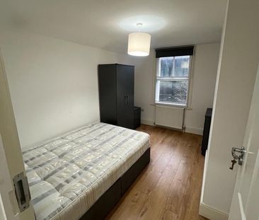 Room in a Shared House, Eversleigh Road, SW11 - Photo 6