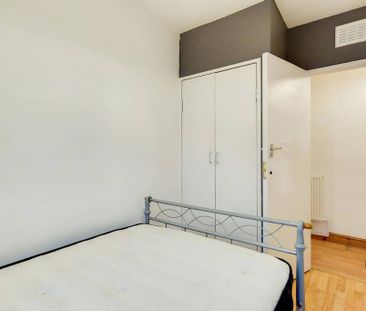 3 bedroom flat to rent - Photo 4