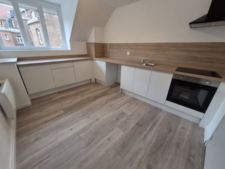 Location Appartement 4 pièces 94m² CAMBRAI 59400 - Photo 4