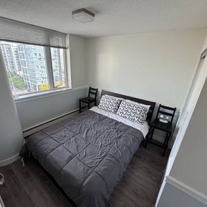 Yaletown Downtown 1 Bedroom + Den+large Balcony - Photo 2