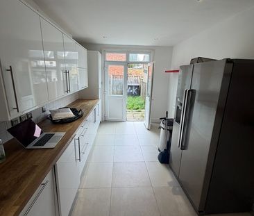 3 Bed Terraced House, Huddlestone Road, NW2 - Photo 5