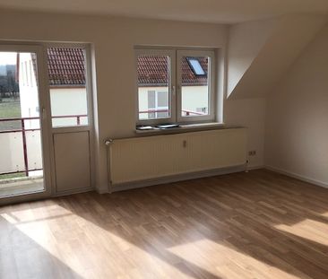 Wir renovieren für Dich! 2-Zimmerwohnung im Dachgeschoss mit Balkon... - Photo 1