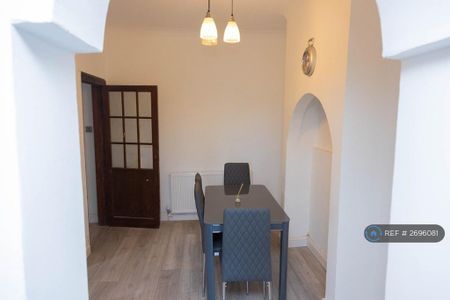3 bedroom terraced house to rent - Photo 3