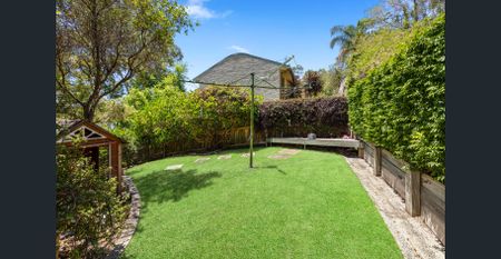 Two-story Townhouse In Ideal Location - Photo 2