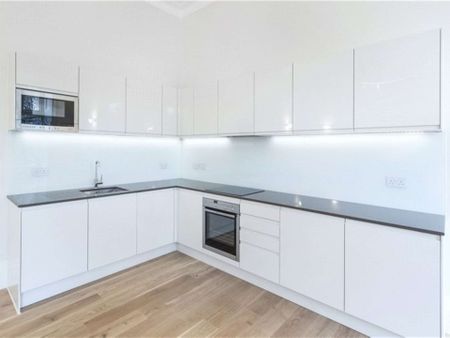 This is a charming one bedroom flat, situated in a period conversion on a very popular garden square in South Kensington. The property also benefits from a roof terrace. - Photo 4