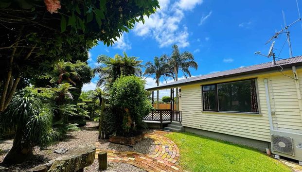 Stunning Four Bedroom In Sought After Chartwell - Photo 1