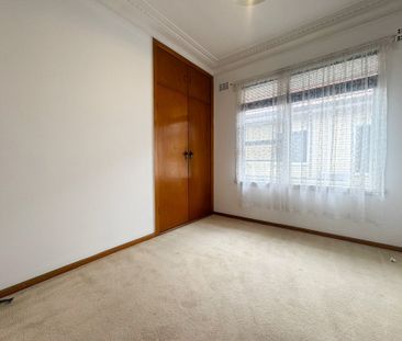 Three bedroom Family Home - Photo 5