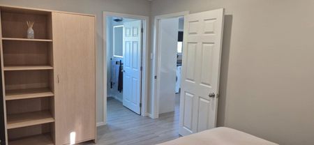 Stunning high-end one bedroom unit - Photo 4