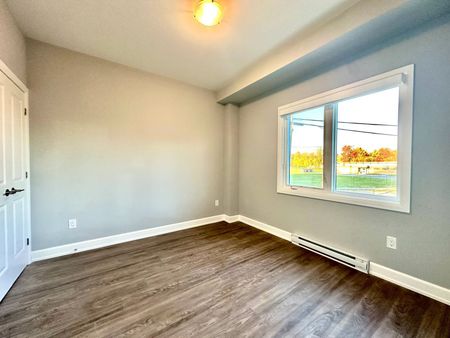 For Lease - 2380 Cleroux Crescent Unit# 205, Blackburn Hamlet, Ontario - Photo 5