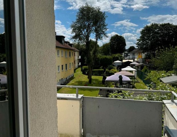 Helle sanierte 2-Zimmer-Wohnung mit Balkon in Dortmund Brackel - Photo 1