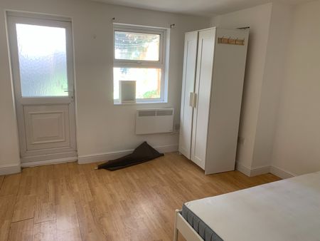 2 Bed Flat, William Street, RG1 - Photo 3