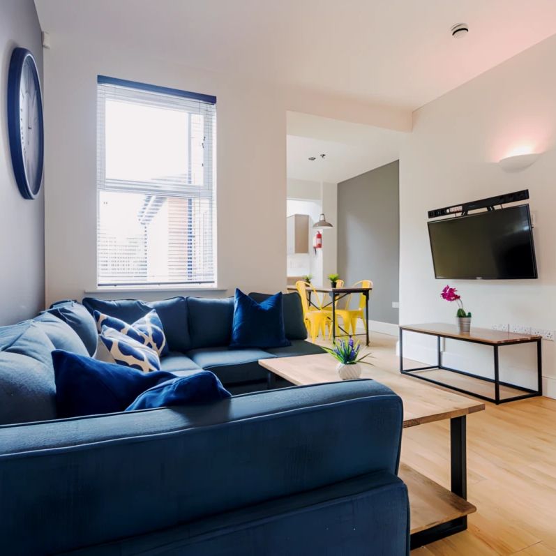 6 Bed 2 Bath - Photo 1