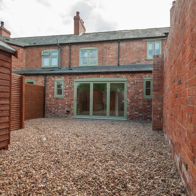 3 bedroom character property to rent - Photo 1