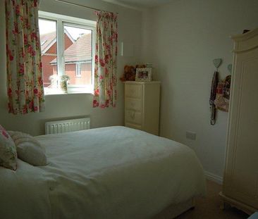 3 bedroom end of terrace house to rent - Photo 2