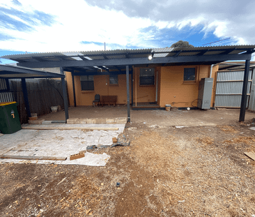 Big Shed, Entertainment Area, even SOLAR!! - Photo 1