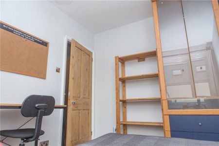 5 bedroom semi-detached house to rent - Photo 4