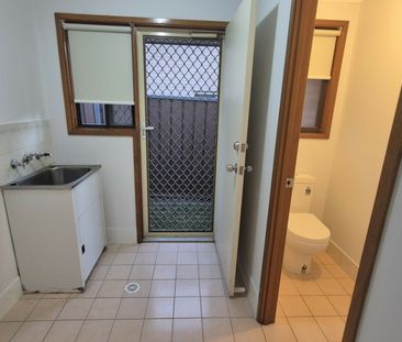 Beautiful 3 Bedroom Home with Large Backyard!!! - Photo 5