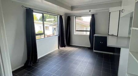 Spacious 3 Bedroom Home - Photo 5