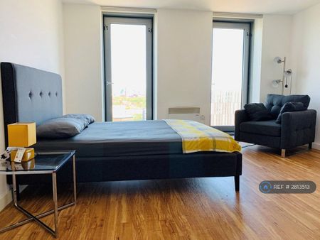 Studio to rent - Photo 3