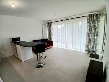 Location Appartement 3 pièces 67m² LA ROCHELLE 17000 - Photo 2