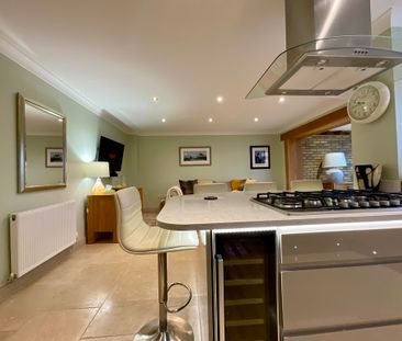 4 bedroom Detached House to let - Photo 4