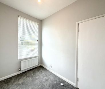 3 bedroom flat to rent - Photo 4
