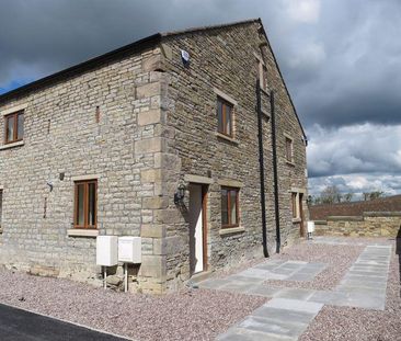 2 bedroom mews to rent - Photo 4