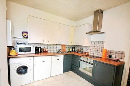 3 bedroom apartment to rent - Photo 5