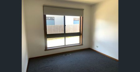 Spacious 3-Bedroom Home in Prime Reservoir Location - Photo 4