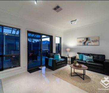 Modern 3 bedroom home for Rent in Quiet Suburb - Photo 5