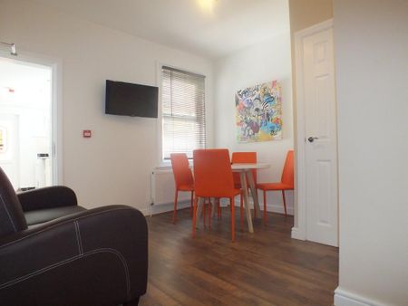 1 bedroom in a house share to rent - Photo 2