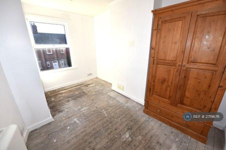 2 bedroom end of terrace house to rent - Photo 3