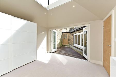 3 Bed Bungalow, Latchmere Road, SW11 - Photo 5