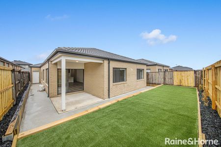 11 Furness Close, Wyndham Vale, VIC 3024 - Photo 4