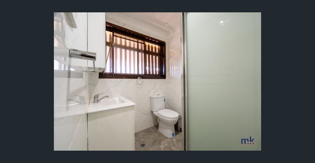 Family Home with Bonus Sunroom!! - Photo 1