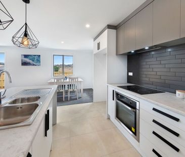 4 Bedroom - Fully Fenced - Photo 5
