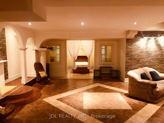 For Lease - 15 Lake Woods Drive, Whitchurch-Stouffville, Ontario - Photo 1