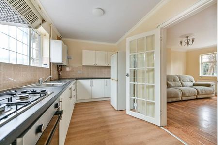 3 bedroom semi-detached house to rent - Photo 3