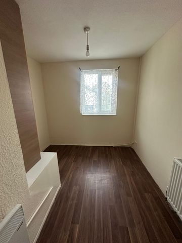 Three/Four bedroom house close to east ham station- £2750 - Photo 2