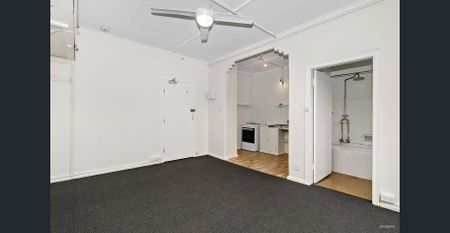 EFFORTLESS CITY LIVING – STUDIO ON KING STREET - Photo 5