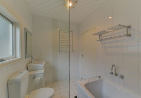 EAST TAMWORTH - Classic Three Bedroom Home for Lease - Photo 4