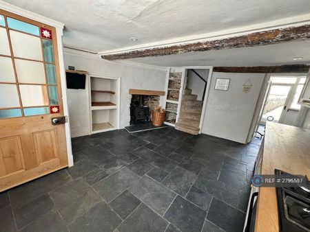 2 bedroom terraced house to rent - Photo 2