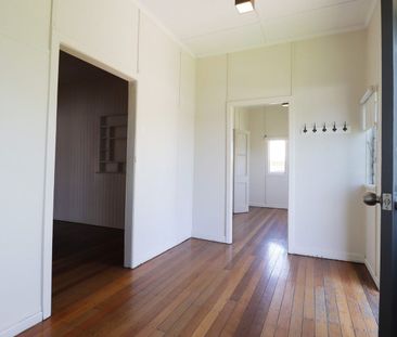 QUAINT COTTAGE CLOSE TO TOWN - Photo 6